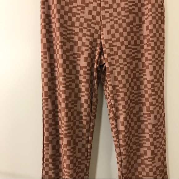 White fox boutique find my own way  pixel checker flare pull on pants size small - Picture 5 of 10